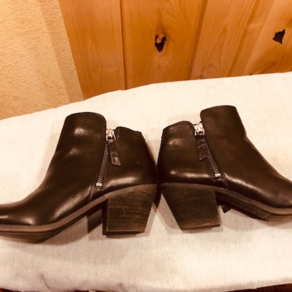 Frye Judith double zip black leather ankle bootie 6.5 - Picture 3 of 8